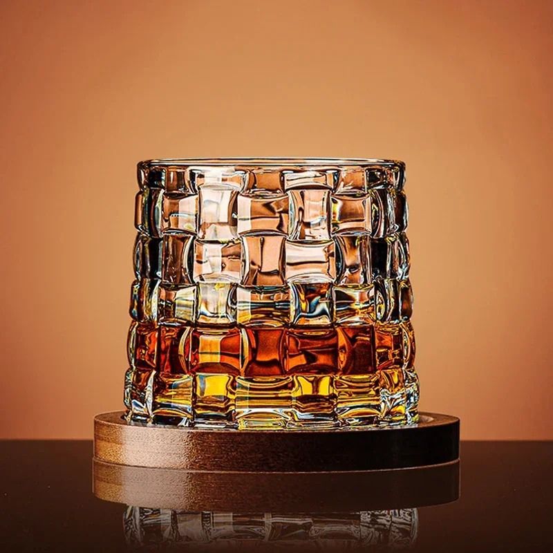 Copo de Whisky Giratório com Base de Madeira