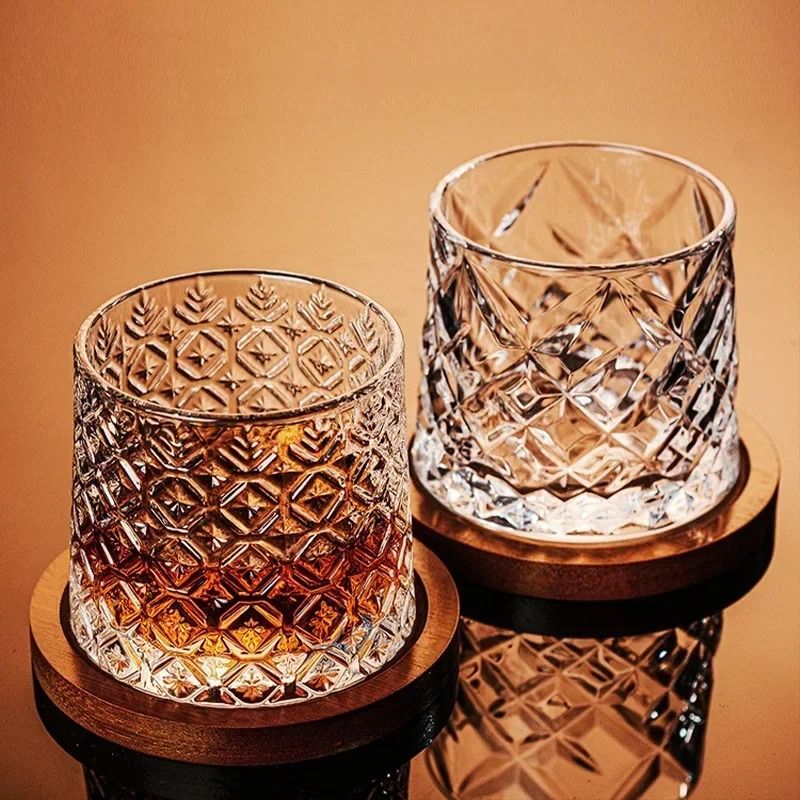 Copo de Whisky Giratório com Base de Madeira