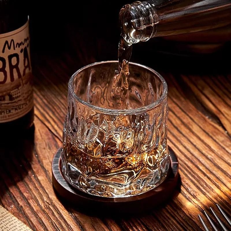 Copo de Whisky Giratório com Base de Madeira